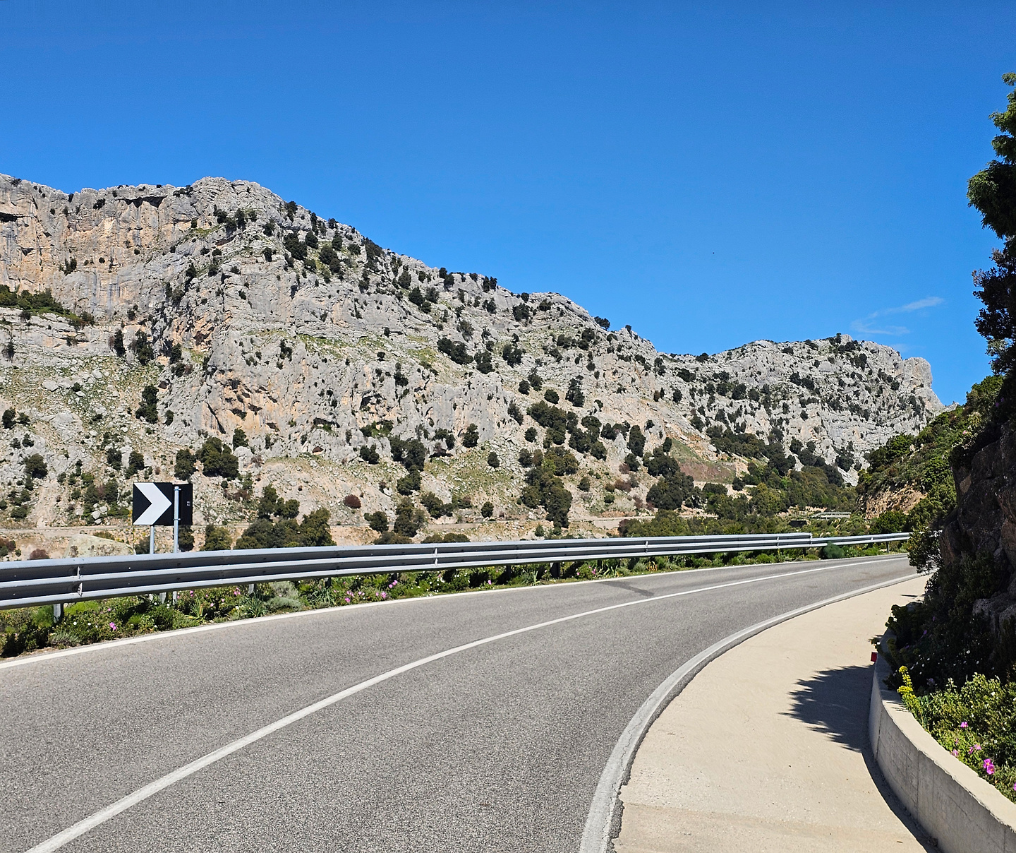 silana-road3.jpg