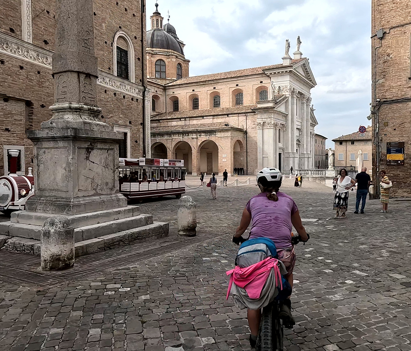 urbino-town1.jpg