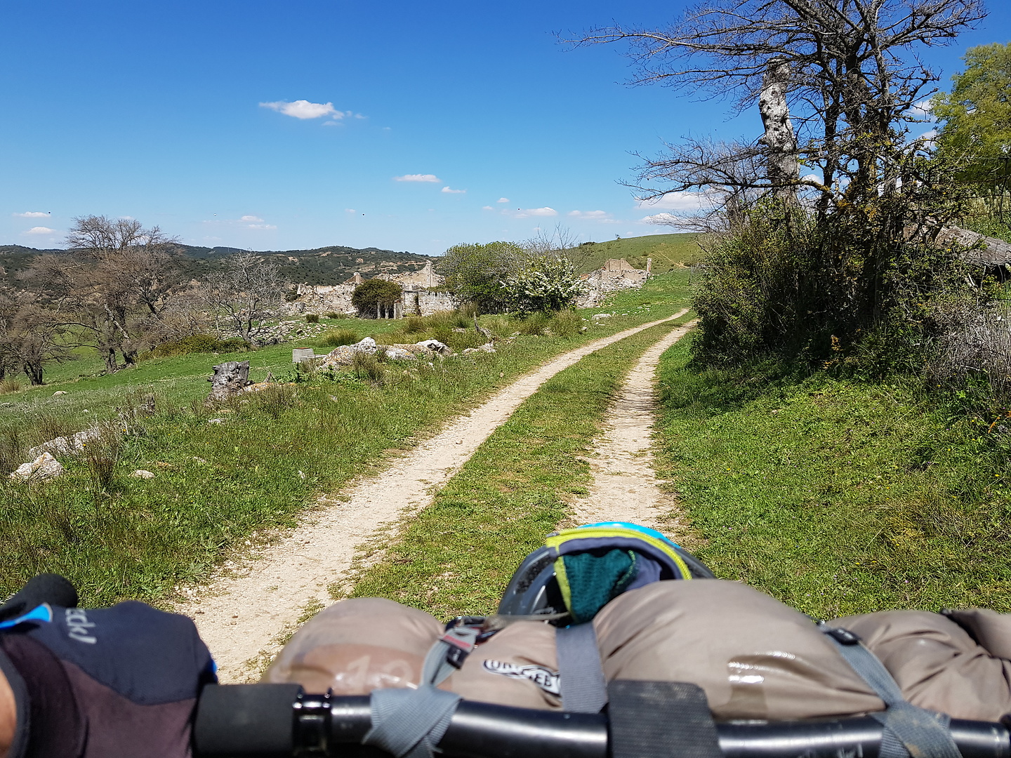 antequera-dirtroad.jpg