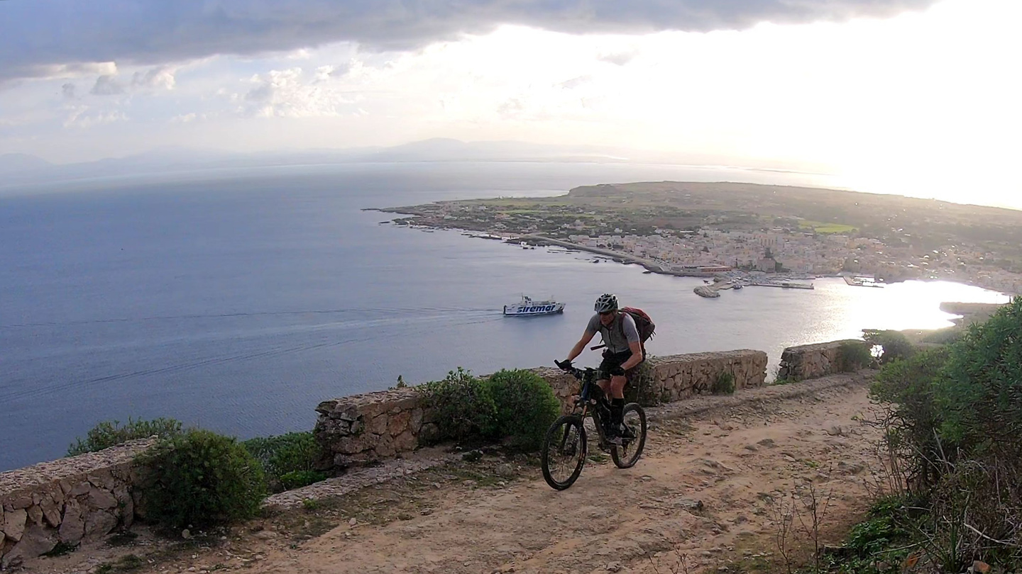 favignana-uphill2.jpg