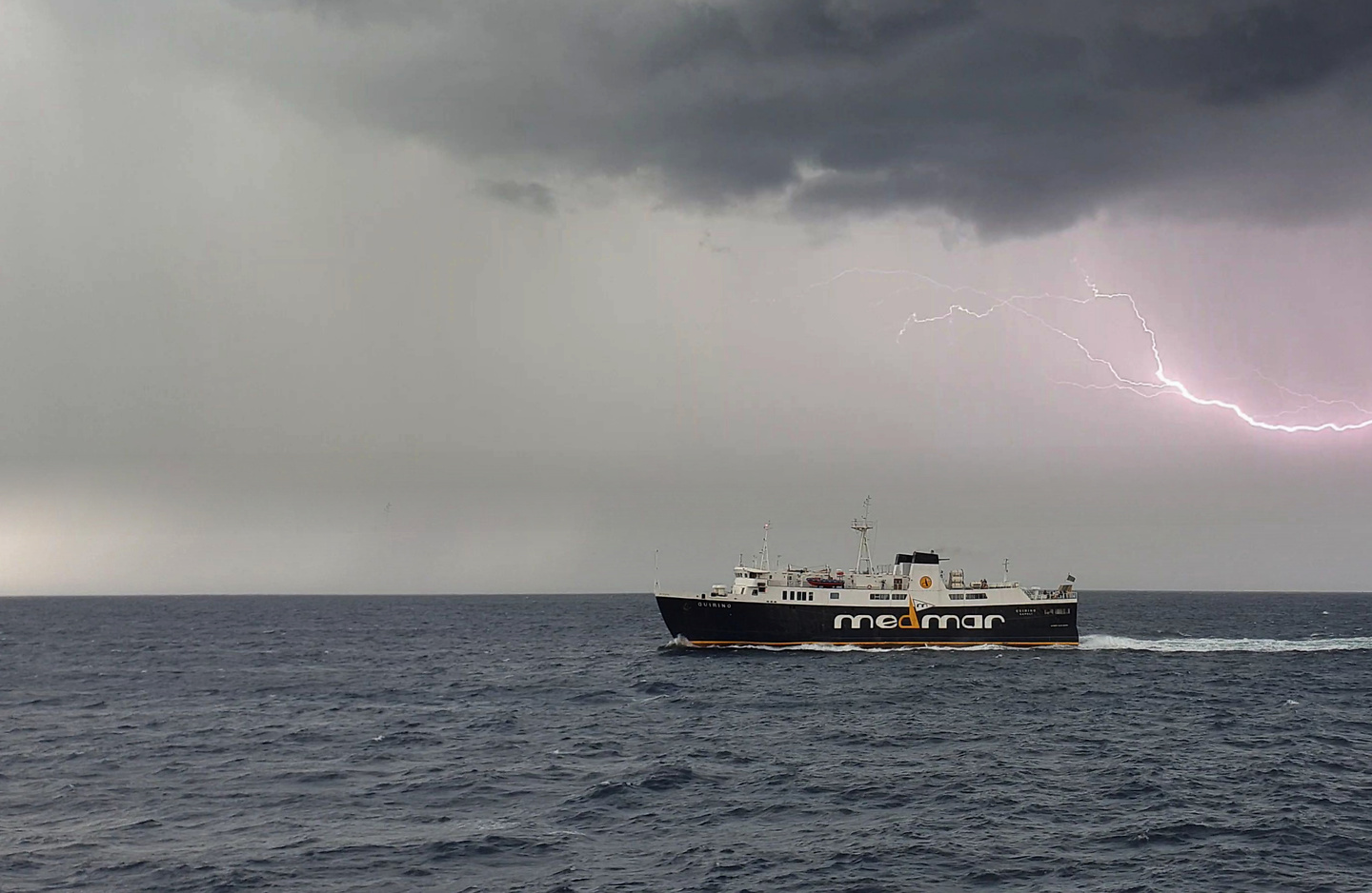 ischia-ferryflash.jpg