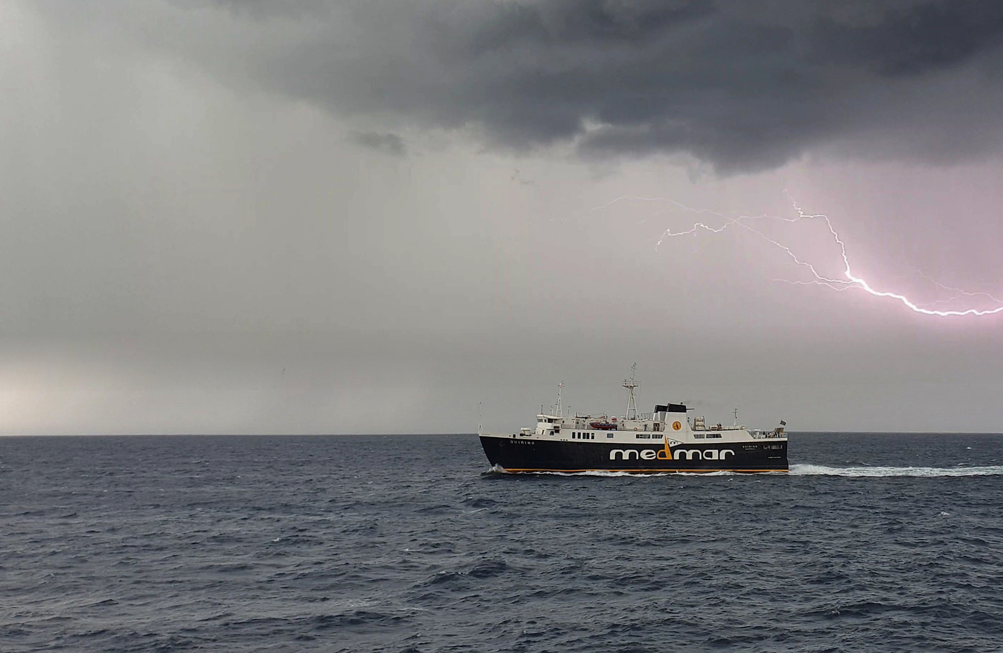 ischia-ferryflash.jpg
