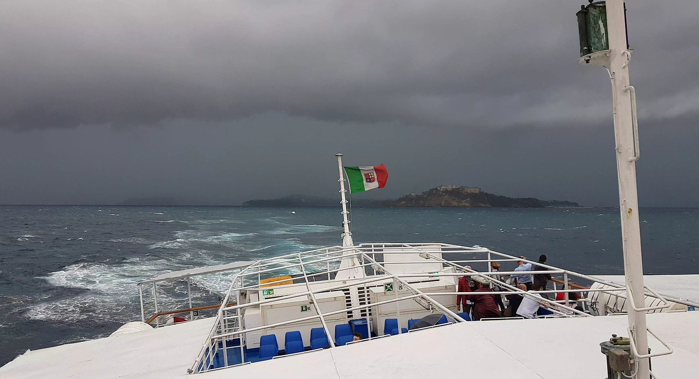 ischia-ferryslant1.jpg