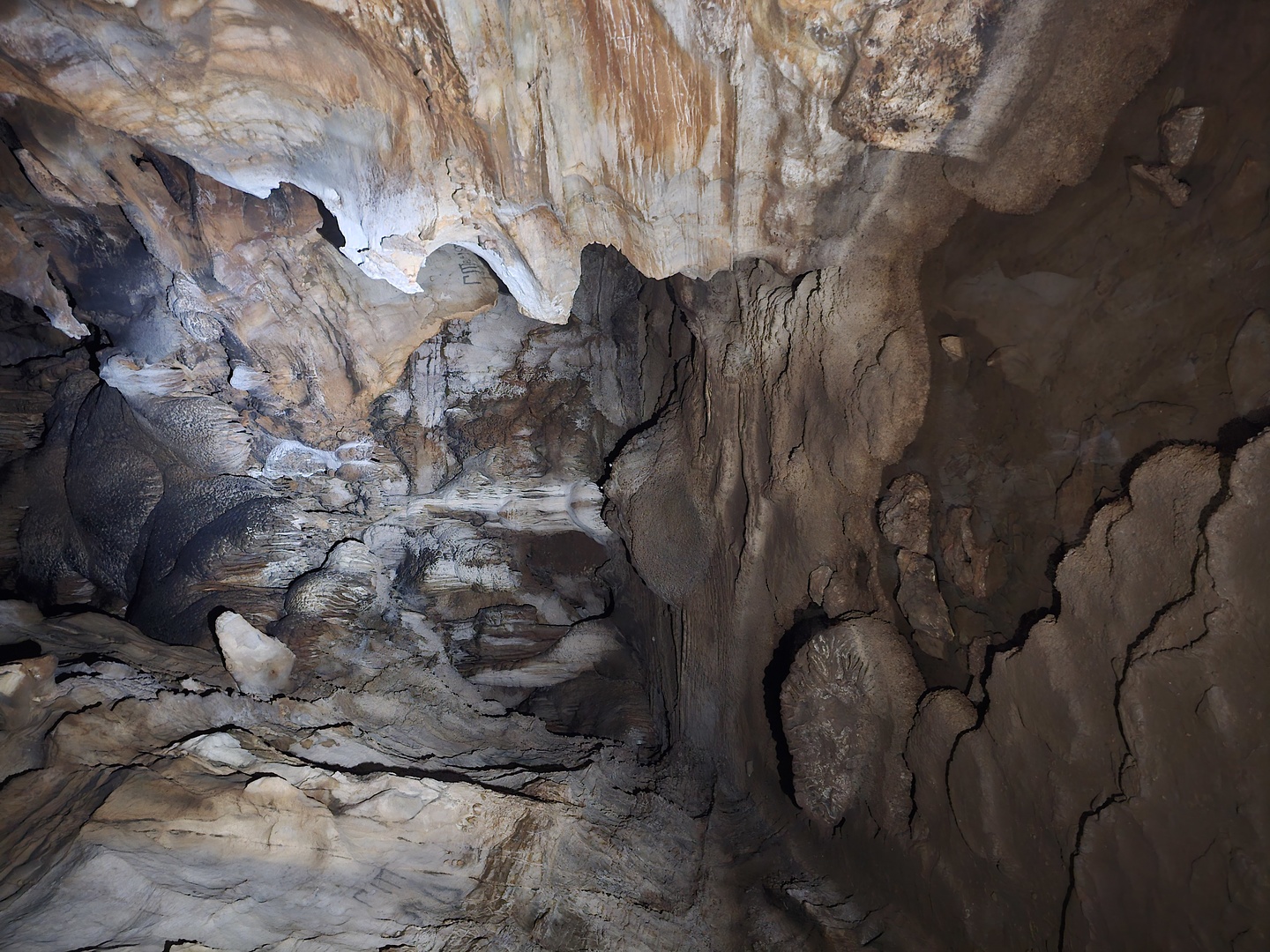 agiosnik-cave5.jpg