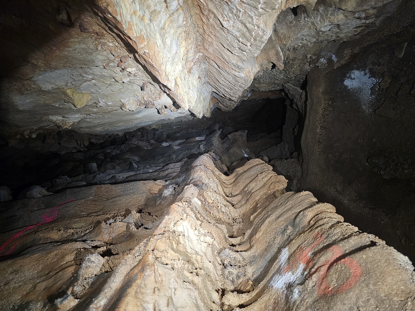 agiosniko-cave7.jpg