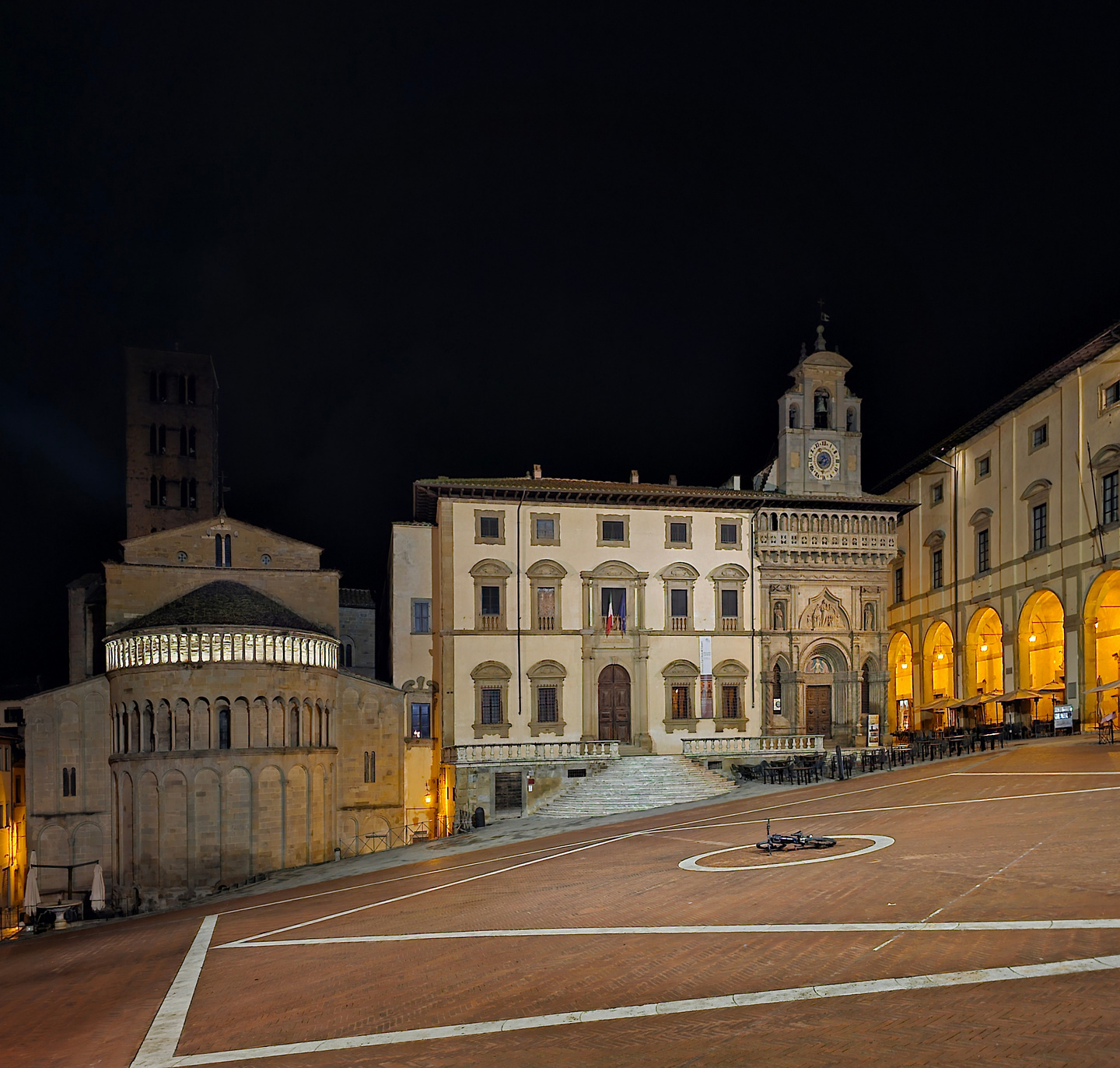 arezzo-town1.jpg