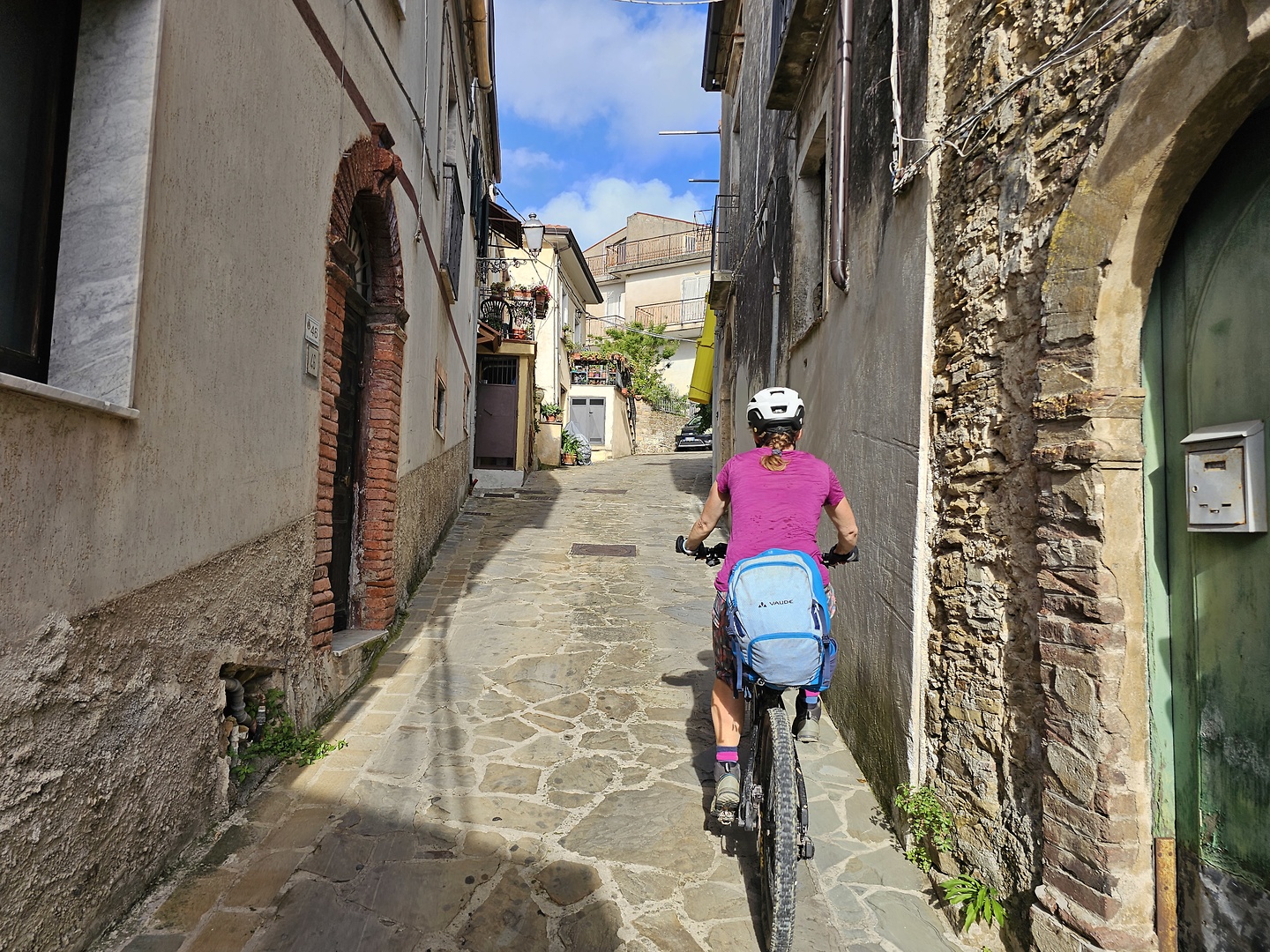 magliano-uphill3.jpg