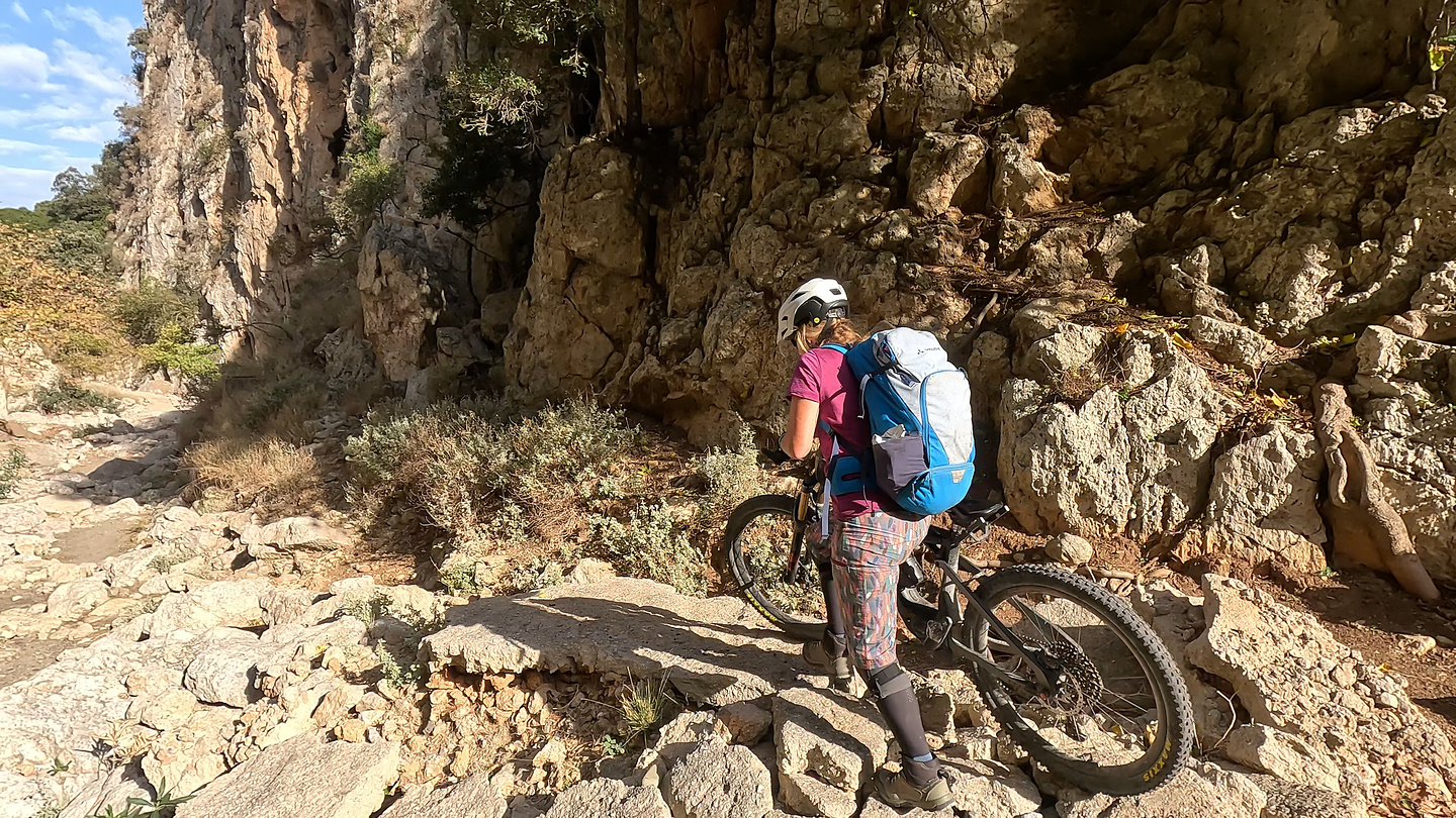 mesavlia-gorge14.jpg