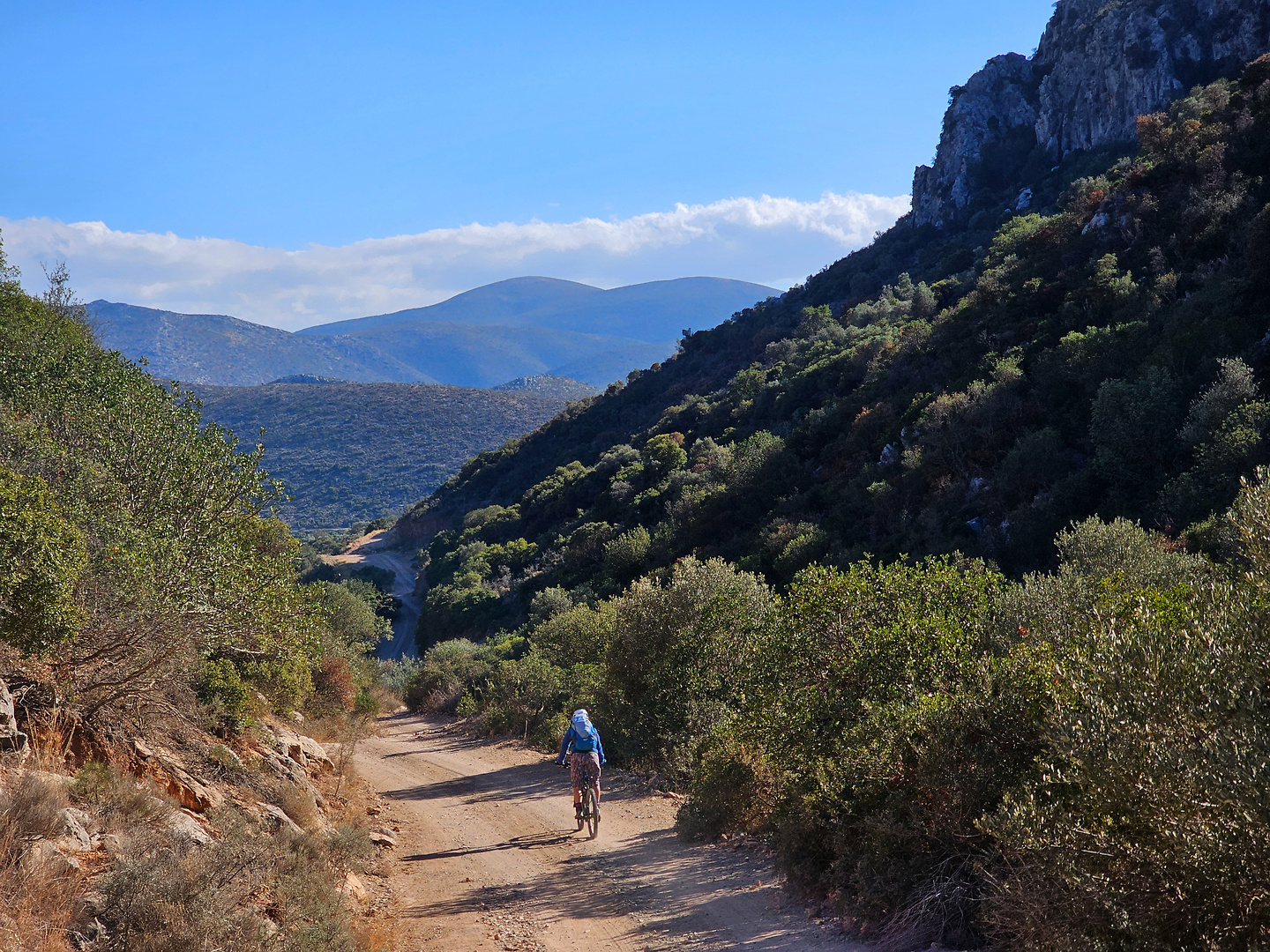 monemvasia-road4.jpg