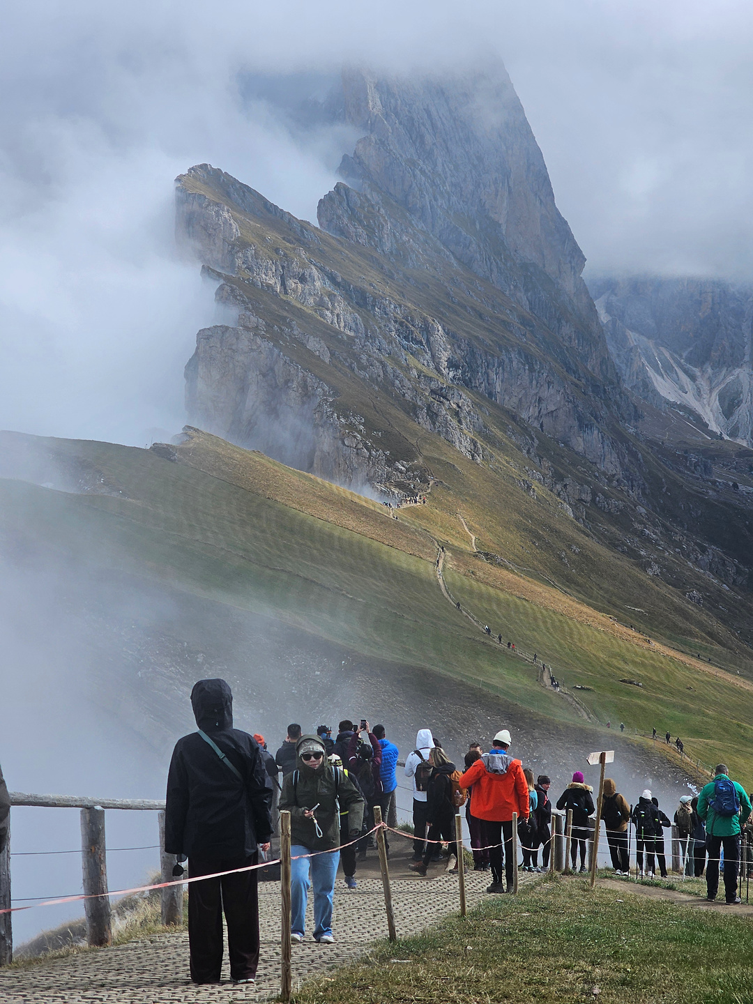seceda-crowds1.jpg