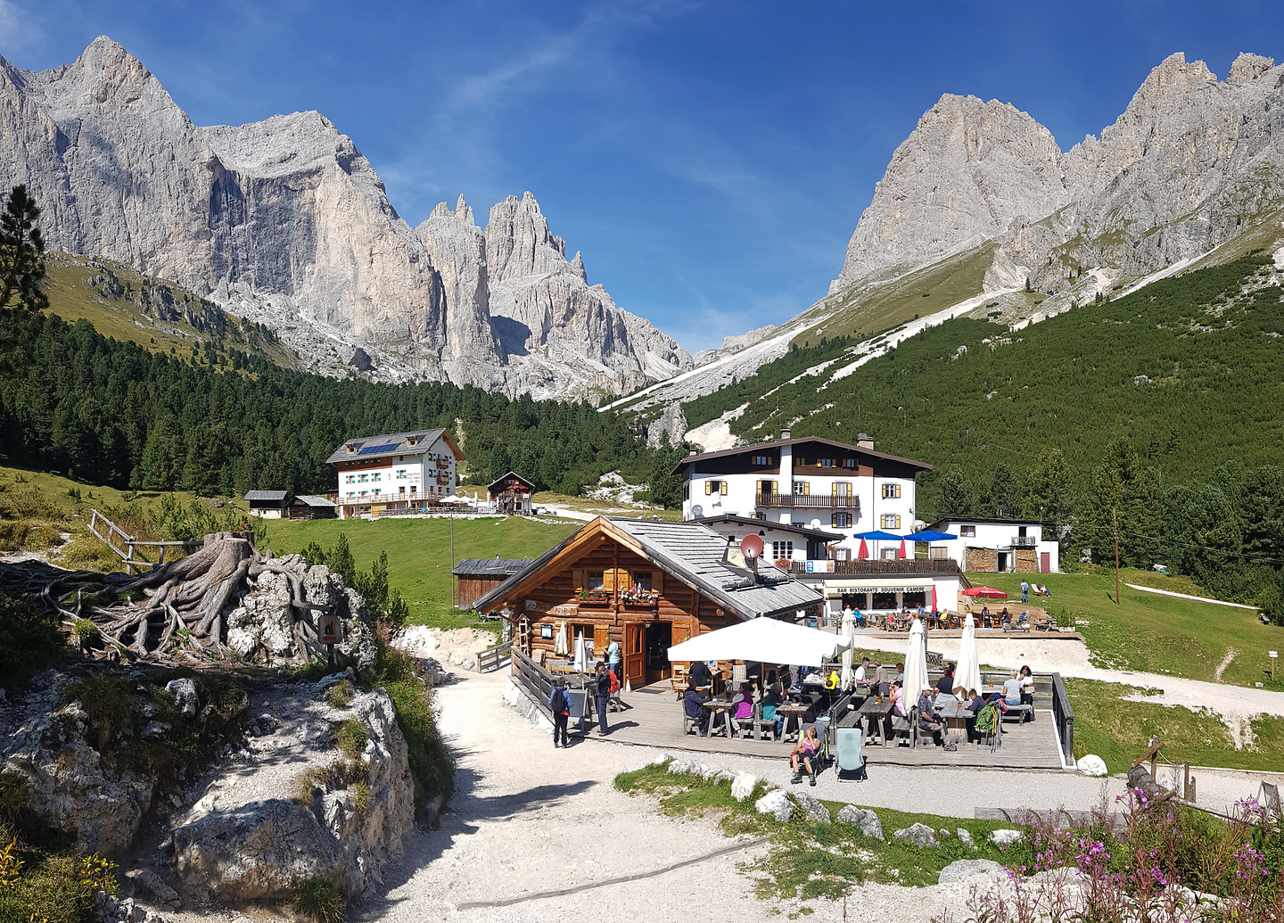 rosengarten-hut2.jpg