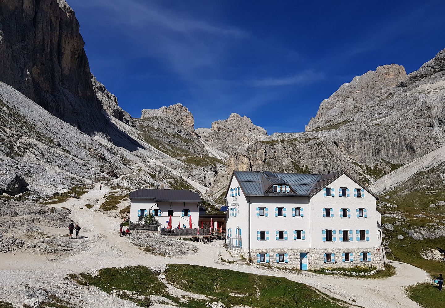 vaiolet-hut.jpg