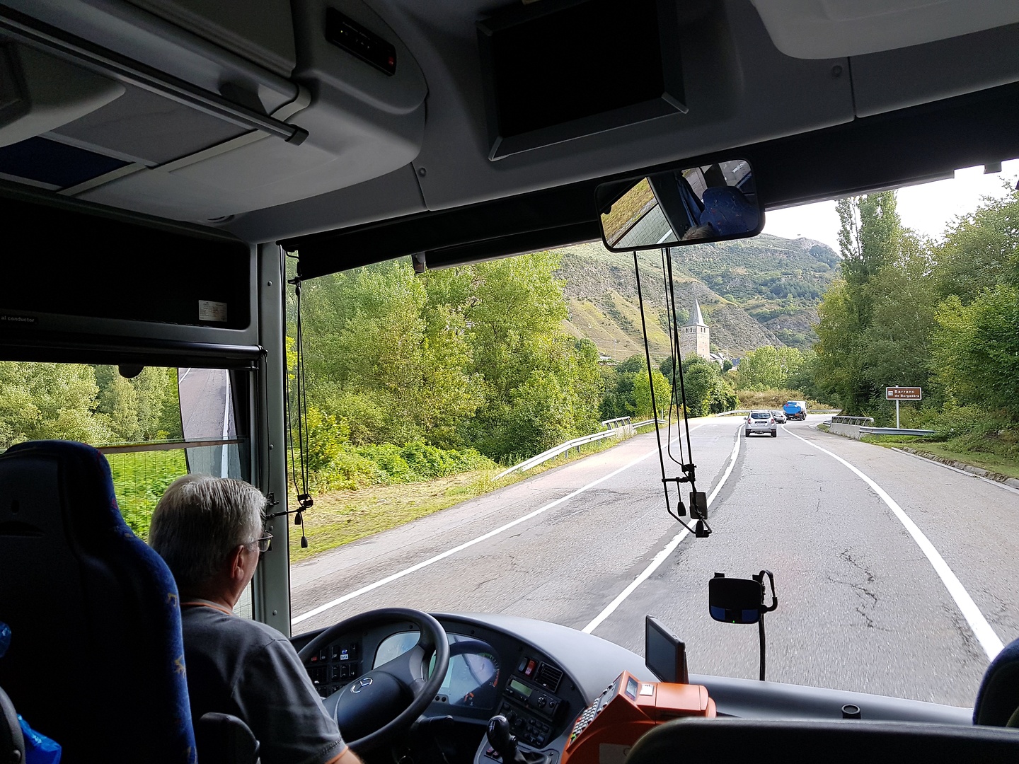 salardu-bus.jpg