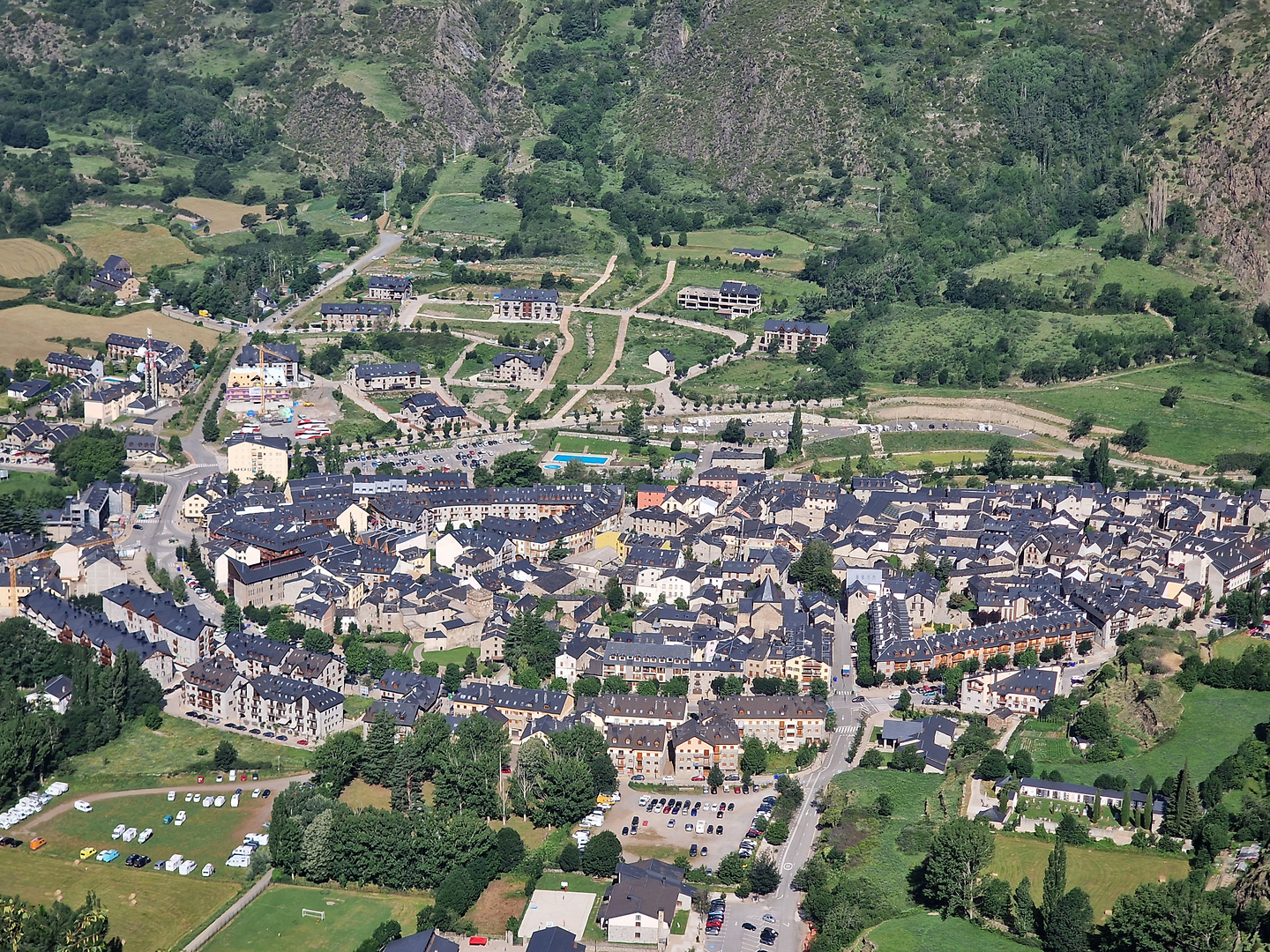 benasque-sunnytown.jpg