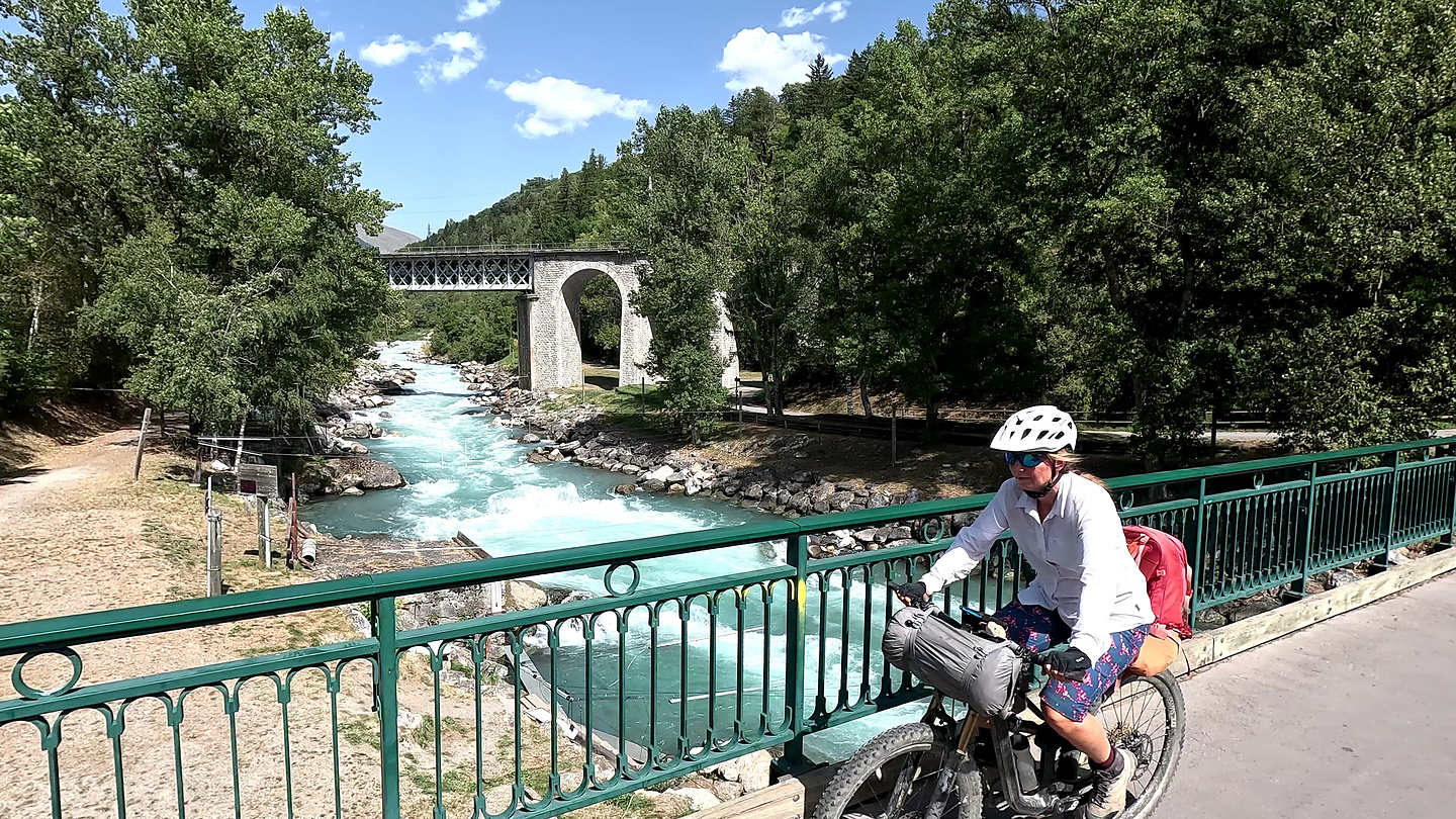 bourg-cyclepath2.jpg