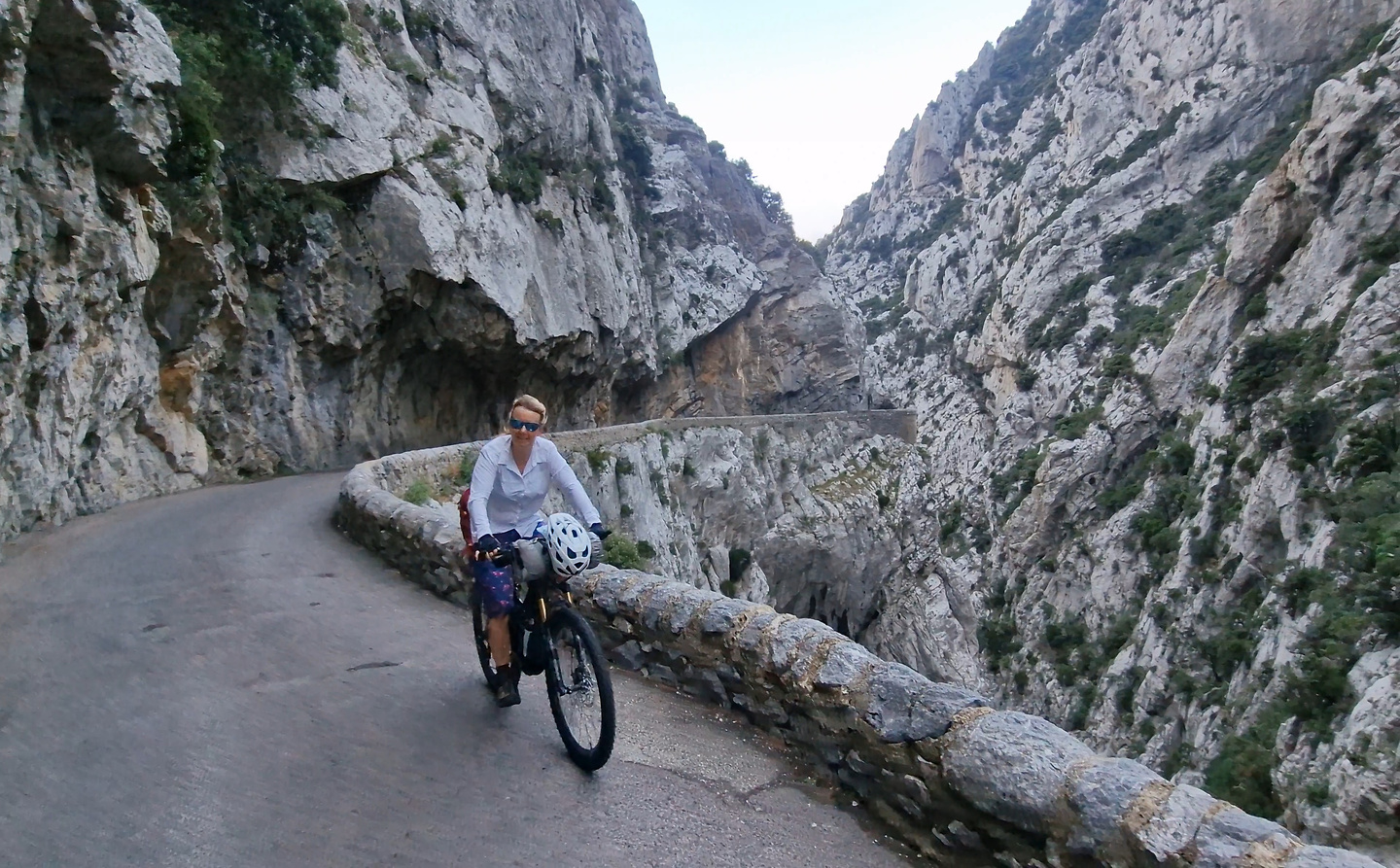 galamus-road3.jpg