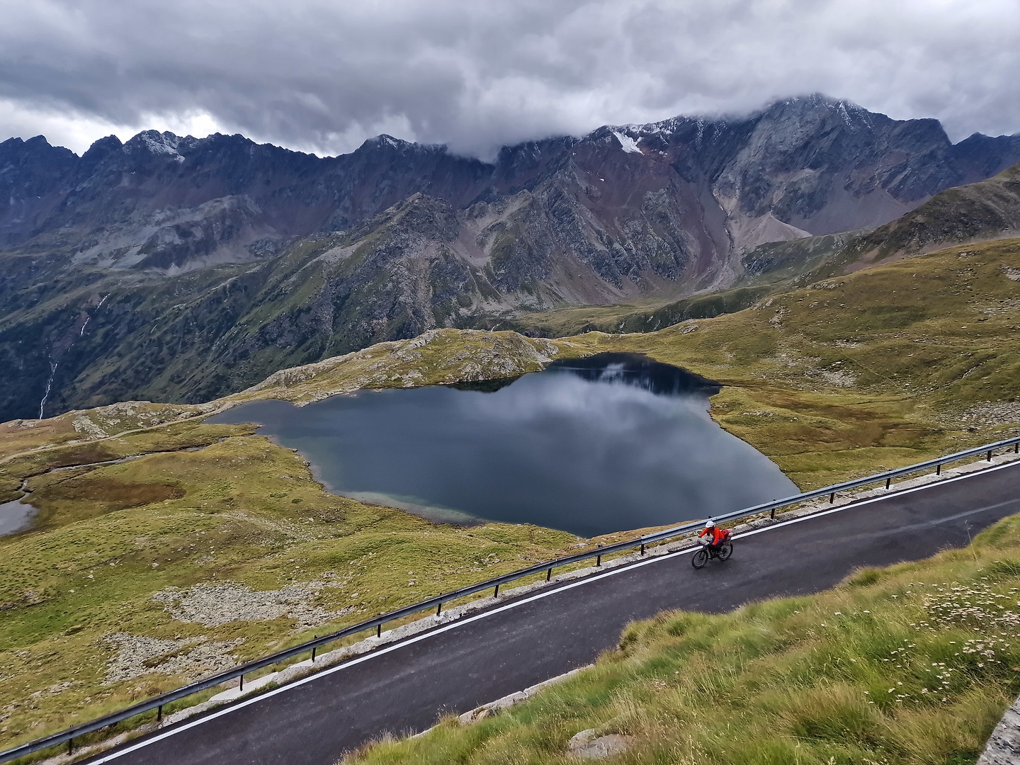 gavia-road2.jpg