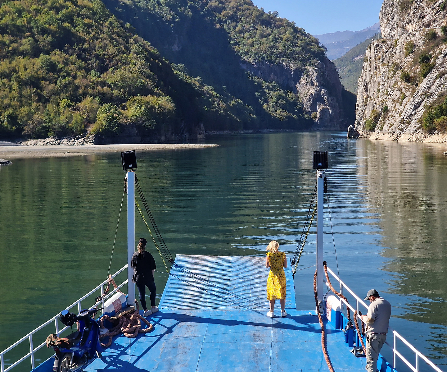 komani-ferry2.jpg