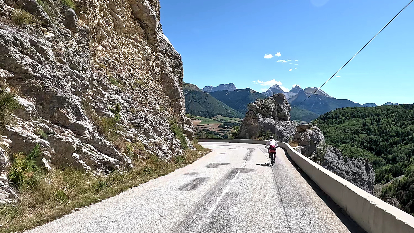 lus-road0.jpg