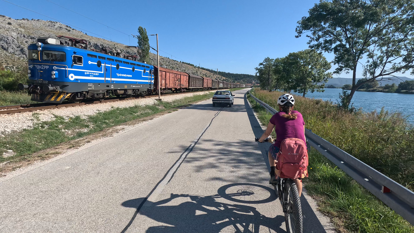 neretva-road2.jpg
