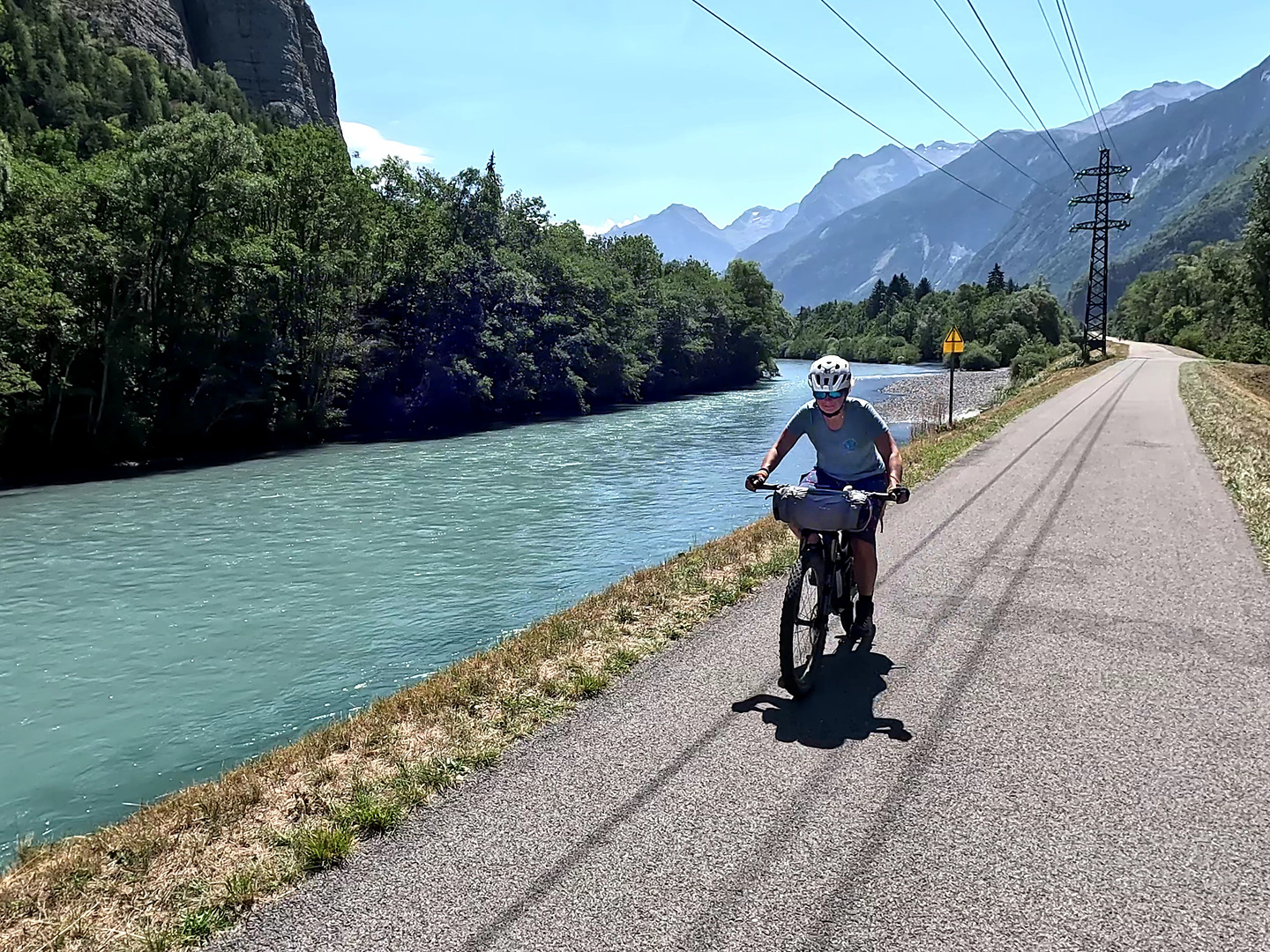 sarenne-cyclepath1.jpg
