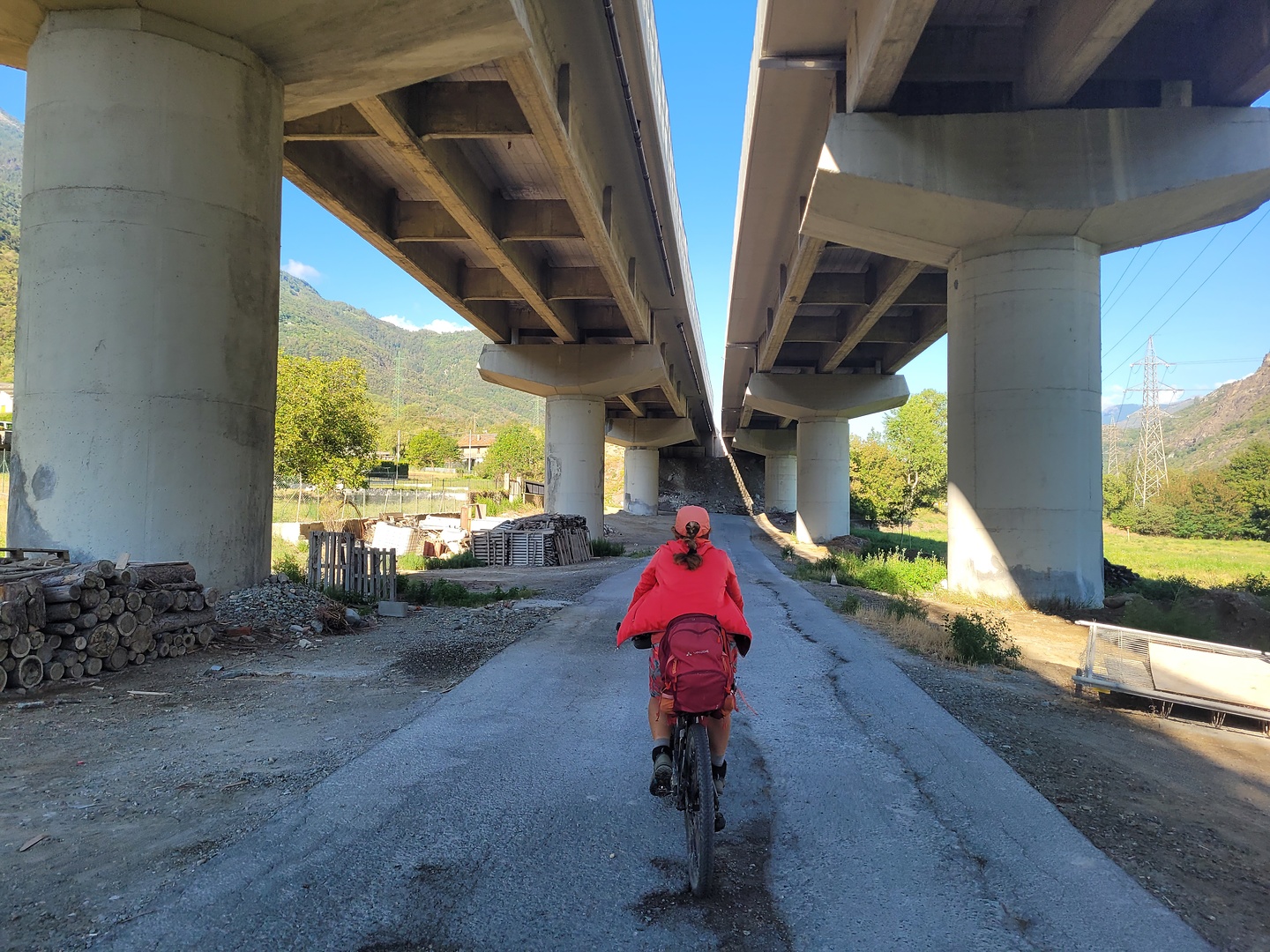 aosta-cyclepath4.jpg