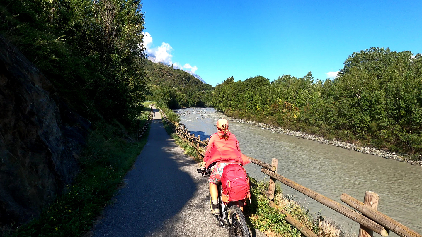 aosta-cyclepath5.jpg