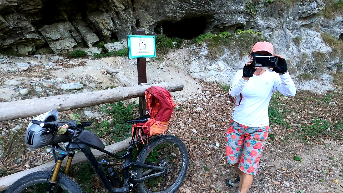goderie-caves1.jpg