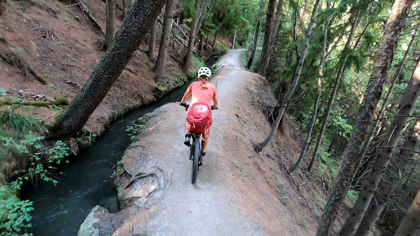 strhemy-uphill4.jpg