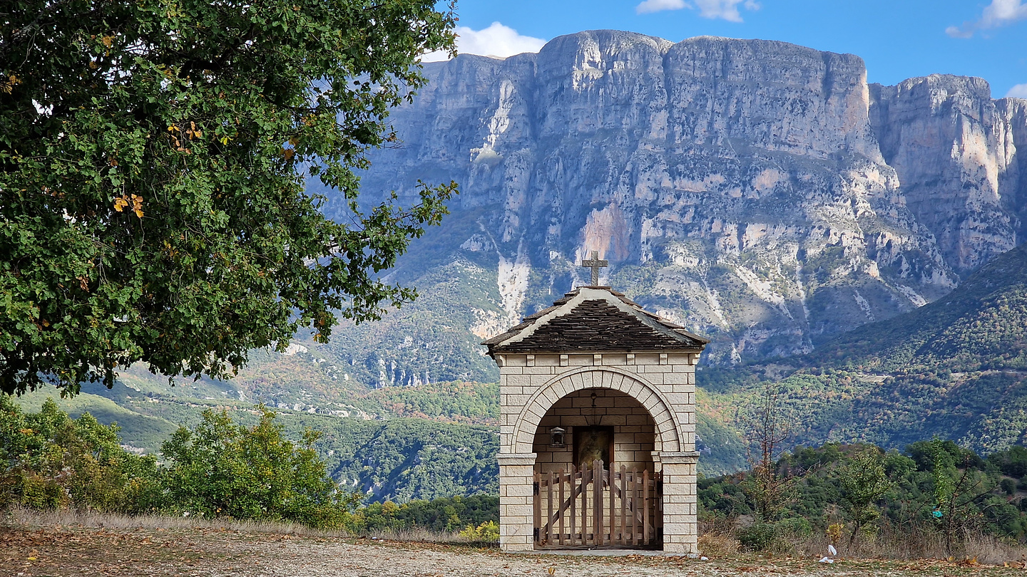 vikos-road2.jpg