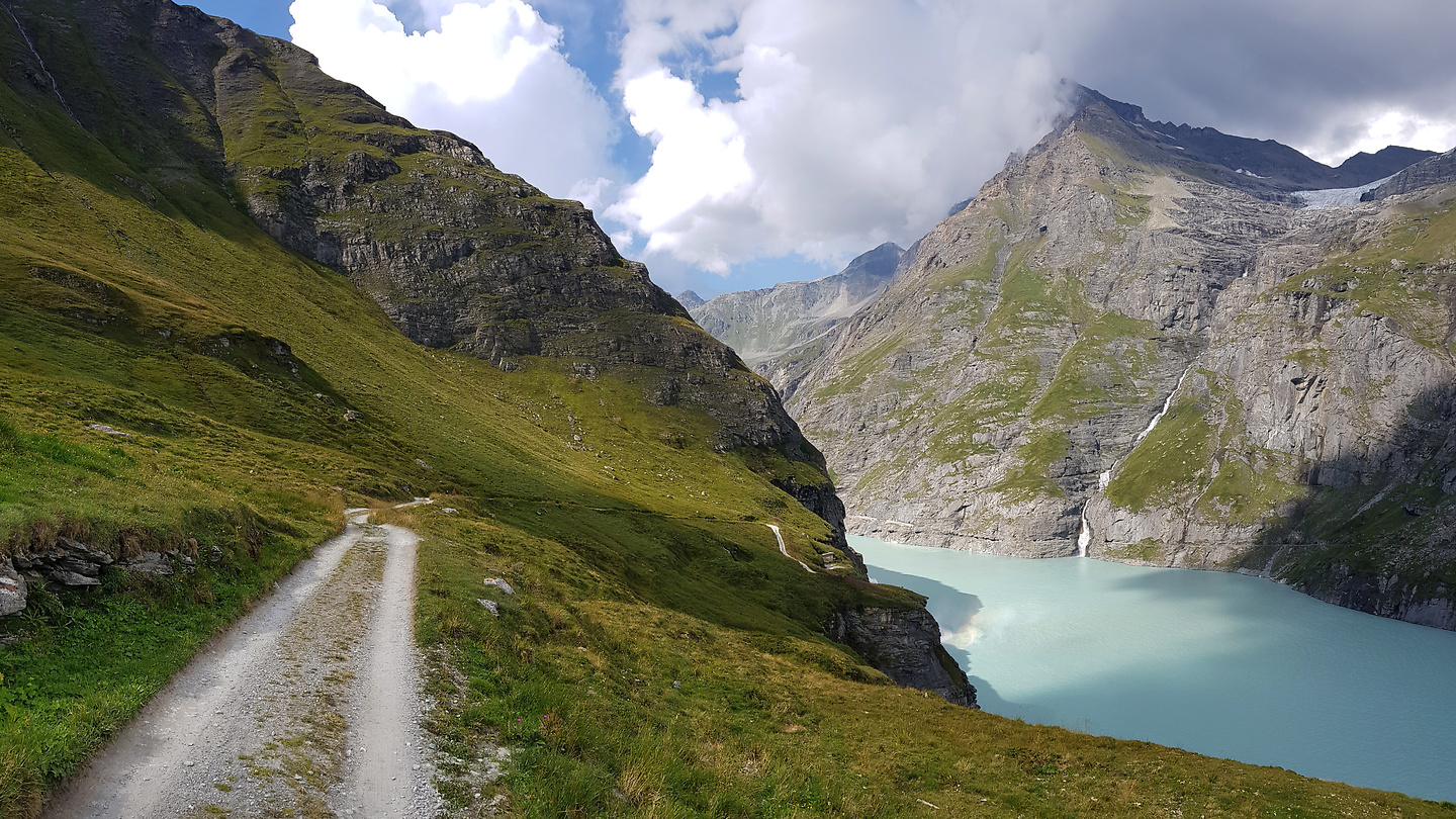 mauvoisin-lake1.jpg