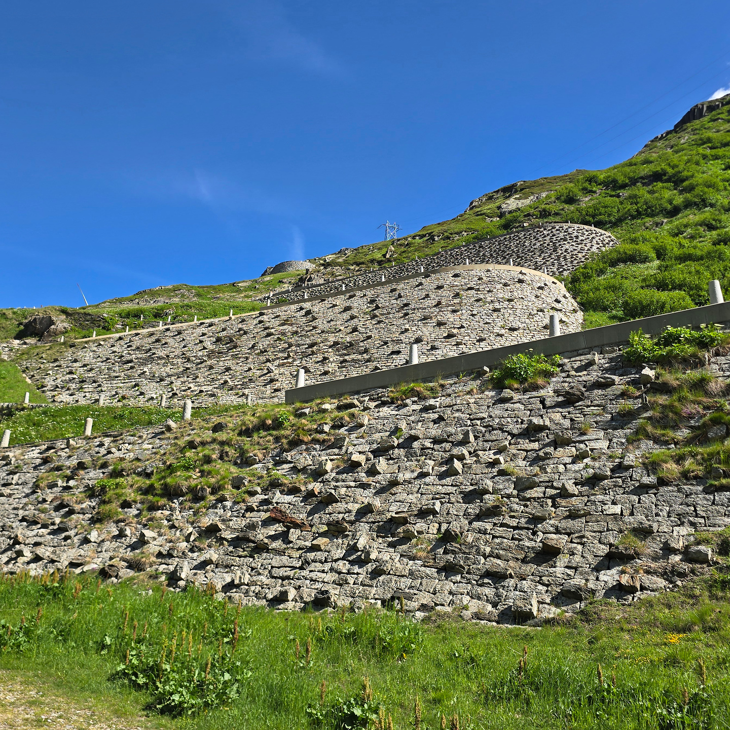 gotthard-tremola2.jpg