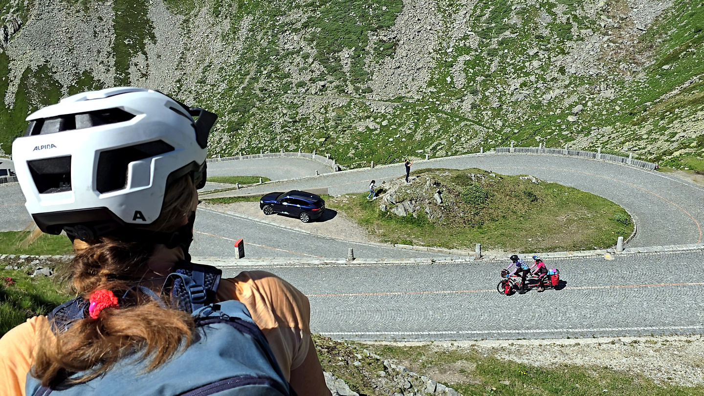 gotthard-tremola4.jpg