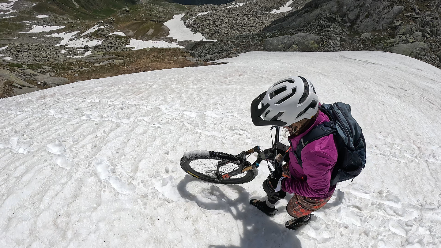 lucendro-trail1.jpg