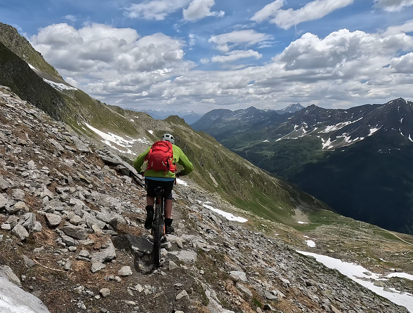 lucendro-trail4.jpg